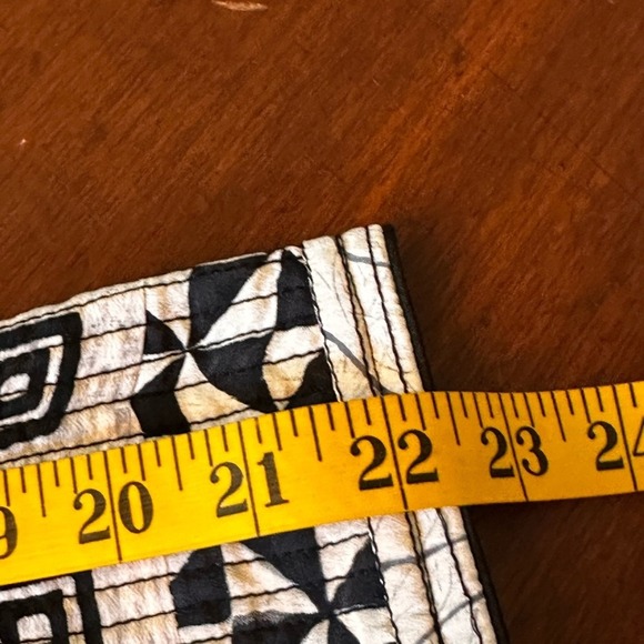 Harshita size Med black & white Quilted silk‎ geometrical design jacket - Picture 13 of 16